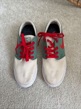 Canvas Stefan Janoski Nike Skateboarding Sneakers in Cream, Green & Red